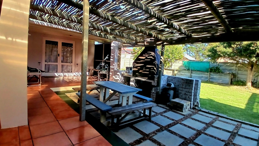 4 Bedroom Property for Sale in Sandbaai Western Cape